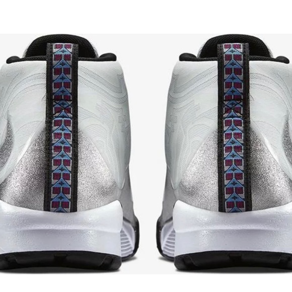 Retro Nike Air Untouchable Vapor
Super Bowl Desert Journey - Picture 8 of 8